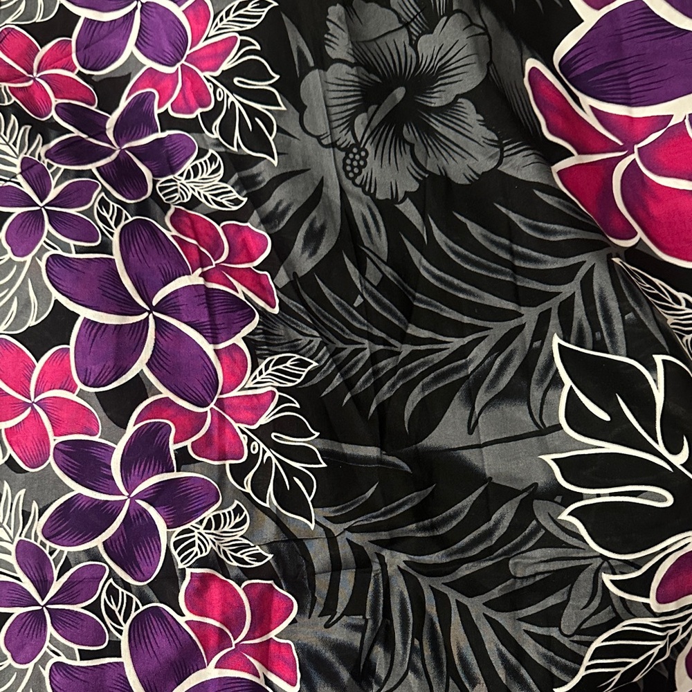 Pink purple gray black plumeria cluster Pareo sarong Host Pick - Picture 2 of 3